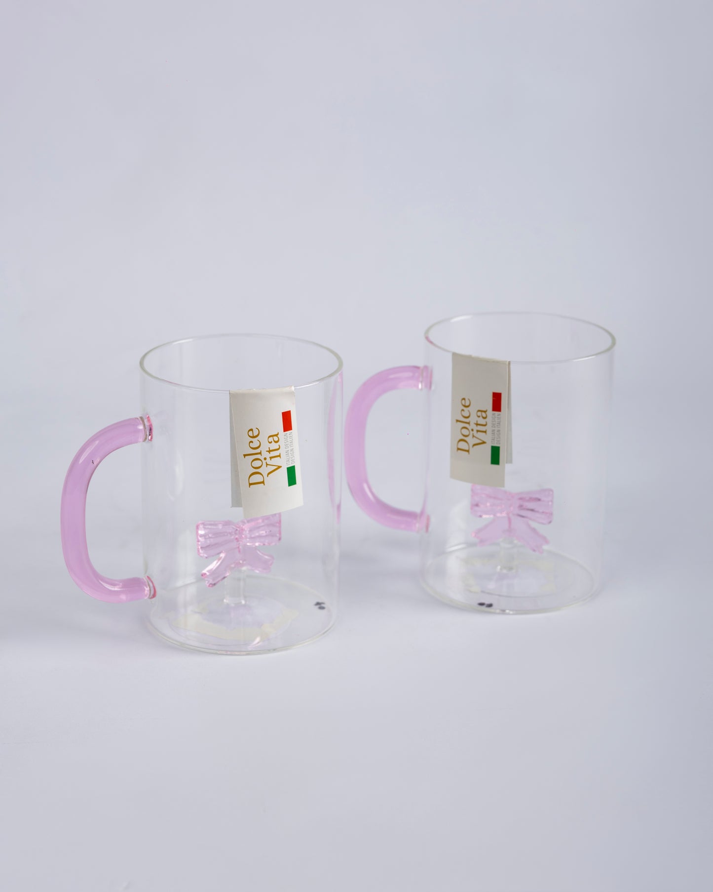 Taza con lazo rosado